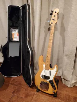 1998 FENDER AMERICAN JAZZ BASS. MINT CONDITION