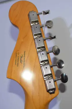 JAZZMASTER BY FENDER