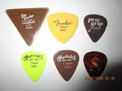 ASSORTED LOT OF 6 VINTAGE GUITAR PICKS - MARTIN, FENDER, DUNLOP, & OTHERS #1636