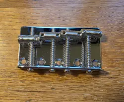 FENDER VINTERA 70'S JAZZ BASS BRIDGE 