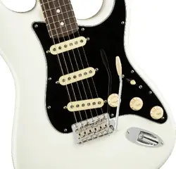 PERFORMER STRATOCASTER� ROSEWOOD