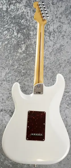 ULTRA STRATOCASTER RW