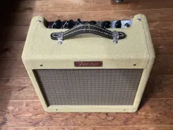 FENDER BRONCO AMP