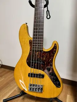 KING GNU ARAI KAZUKI SIGNATURE FENDER BASS GUITAR USED - GREAT SOUND & VERSATILE