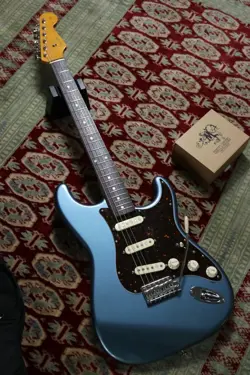 FENDER JAPAN STRATOCASTER BLUE METALLIC W/ MONTY'S FULL MONTY SET