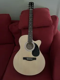 GUITAR NATURAL-NEW CONDITION-GR8