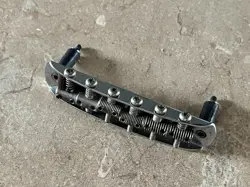 VINTAGE ? FENDER JAZZMASTER JAGUAR GUITAR BRIDGE THREADED SADDLES