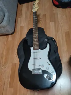 SQUIER FENDER BULLET STRAT