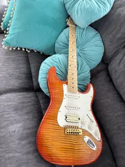 UNBRANDED CUSTOM  ELECTRIC SOLID BODY GUITAR WITH FENDER PICKS  B/O GETS IT