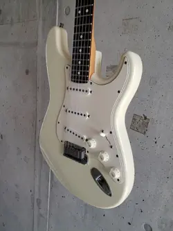 FENDER AMERICAN STANDARD STRATOCASTER 1993 USED ALDER BODY WHITE W/HARD CASE