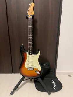 ELECTRIC GUITAR FENDER CLASSIC 60S STRATOCASTER SUNBURST 2009 MEXICO & CASE