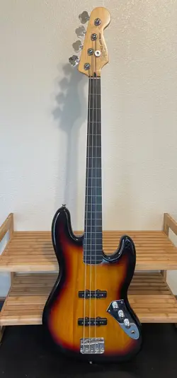 3-TONE SUNBURST W/ROADRUNNER