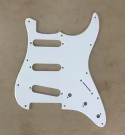 VINTAGE 1995 NOS RELIC PICKGUARD WHITE FENDER (SQUIER?) STRAT GUITAR 1 PLY BEVEL