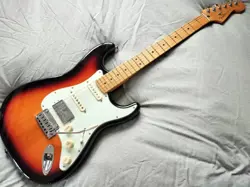 FENDER / PLAYER PLUS STRATOCASTER HSS MAPLE FINGERBOARD 3-COLOR SUNBURST SAFE DE