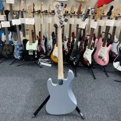 ITEM SQUIER BY