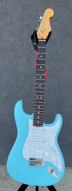 SIGNATURE STRATOCASTER SATIN