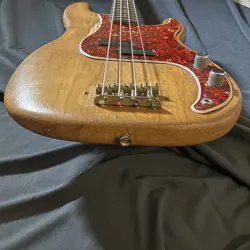 BASS GUITAR ACTUAL
