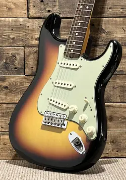 FENDER CUSTOM SHOP CUSTOM BUILT 1963 STRATOCASTER JOURNEYMAN RELIC 3-TONE SUNBUR