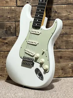 WHITE- #CZ578505 #GGC4Y