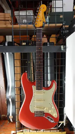 FENDER AMERICAN VINTAGE II STRATOCASTER FIESTA RED