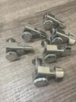 LOCKING CHROME GUITAR