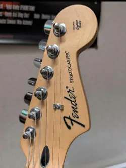 GUITAR STRATOCASTER SAFE