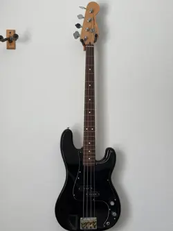 2006 FENDER STANDARD PRECISION BASS STANDARD SERIES - BLACK