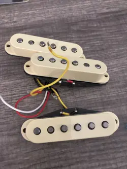 3  FENDER SINGLE COIL STRATOCASTER GUITAR PICKUPS WITH VINTAGE COVERS 47