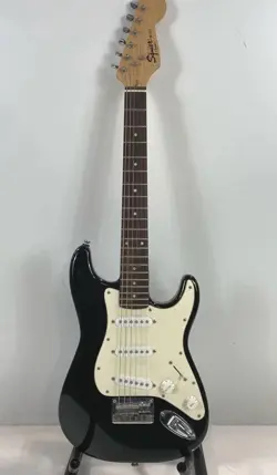 UNISEX FENDER SQUIER MINI CLASSIC BLACK/WHITE ROCK N ROLL ELECTRIC GUITAR