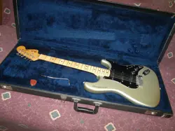 STRATOCASTER METALLIC SILVER