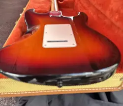 FENDER STRATOCASTER LEFT-HANDED