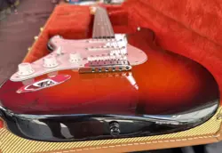 CUSTOM BODY STRATOCASTER