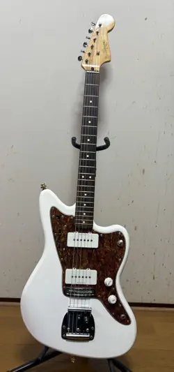 FENDER CLASSIC VIBE '60S JAZZMASTER ELECTRIC GUITAR - OLYMPIC WHITE