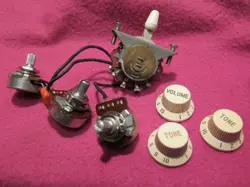 VINTAGE 1988 FENDER USA STRATOCASTER HARNESS POTS SWITCH KNOBS FOR STRAT