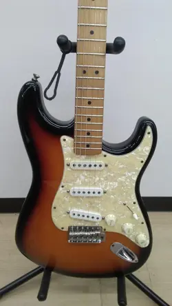 STRATOCASTER DELUX