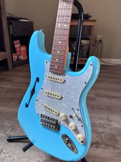 STRATOCASTER W/FENDER