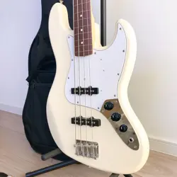 FENDER JAPAN JAZZ BASS ELECTRIC BASS GUITAR WHITE WITH SOFT CASE