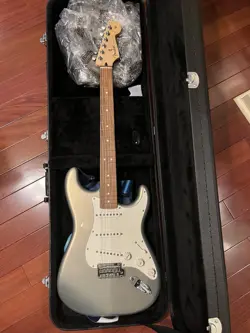 FENDER PLAYER STRATOCASTER-