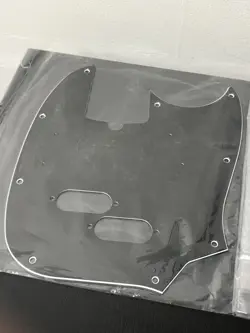 NEW FENDER MUSTANG BASS BLACK PICKGUARD