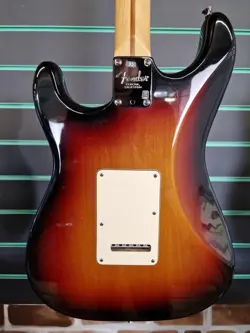 STANDARD STRATOCASTER 3-COLOUR