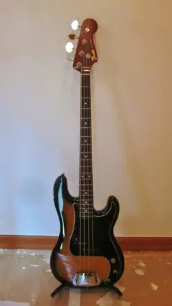 ELECTRIC BASS GUITAR FENDER JV62  SUNBURST MADE IN JAPAN S/N N045845 WITH BAG