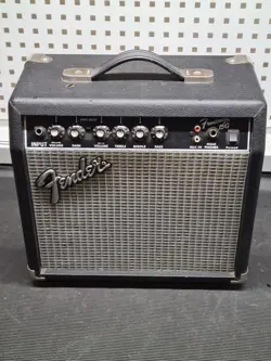 GUITAR AMPLIFIER USED
