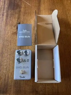 OPEN BOX FENDER HAMMERTONE SPACE DELAY GUITAR EFFECTS PEDAL