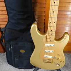 2004 FENDER 50TH ANNIVERSARY STRATOCASTER AZTEC GOLD !