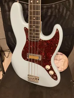 FENDER GOLD FOIL JAZZ BASS SAFE DELIVERY FROM JAPAN