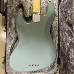 FENDER AMERICAN PROFESSIONAL JAZZ BASS SAFE DELIVERY FROM JAPAN