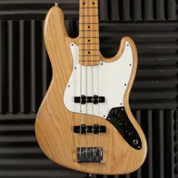 FENDER AMERICAN PROFESSIONAL JAZZ BASS WITH MAPLE FRETBOARD 2017 - NATURAL