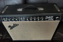 DELUXE GUITAR AMP