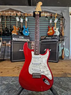 FENDER DELUXE POWERHOUSE STRATOCASTER CANDY APPLE RED 2002 ELECTRIC GUITAR
