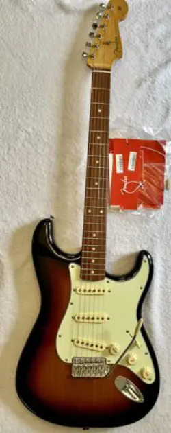 FENDER VINTERA 60S STRATOCASTER GUITAR RIGHT HAND 3 COLOR SUNBURST MINT